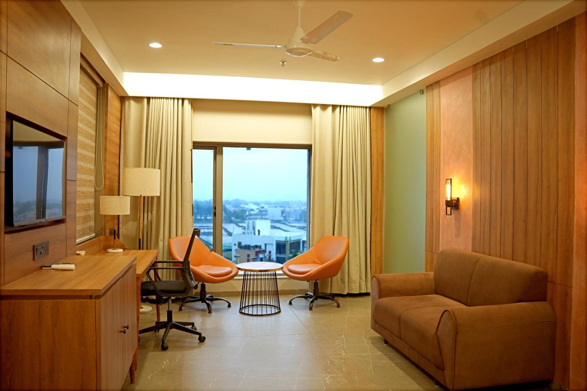 The Sky Imperial Hotel Kailash Jāmnagar Extérieur photo